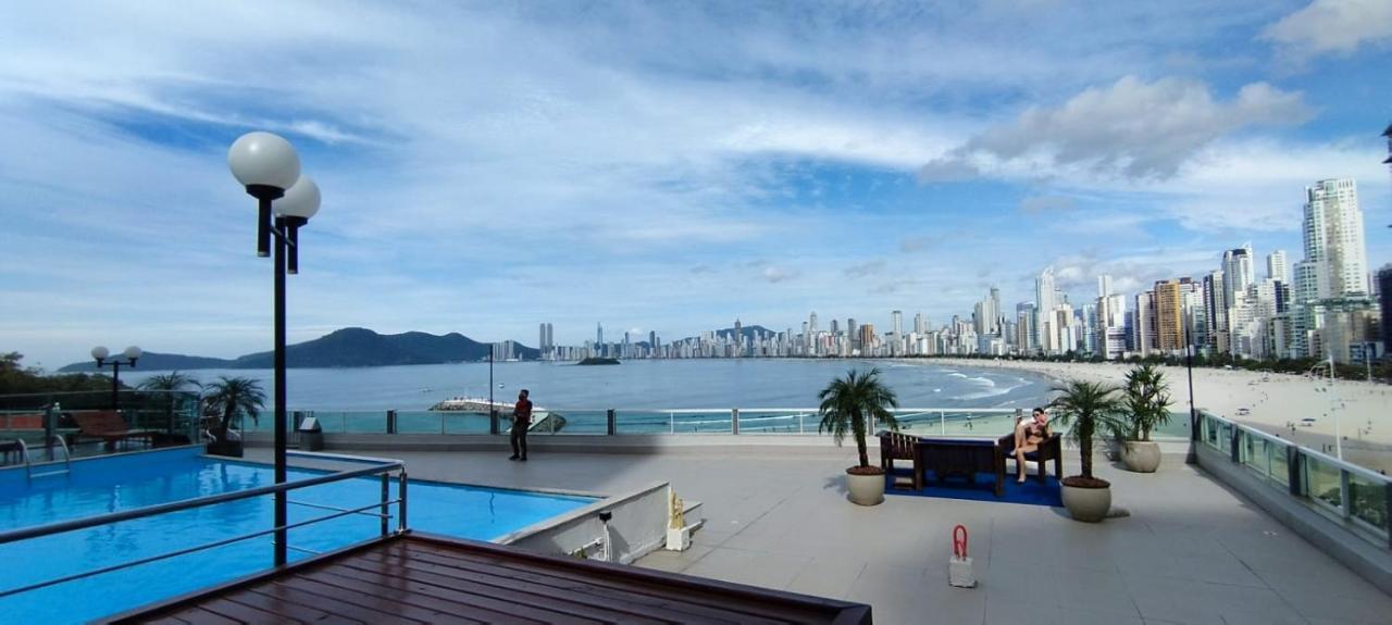 Apartamento Pé Na Areia Balneário Camboriú